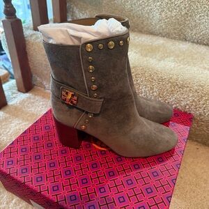 Tory Burch Kira Studded Bisonte Suede Ankle Bootssize 7